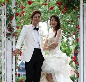 网上大量爆出允儿和鹿晗的结婚照,还让我们粉