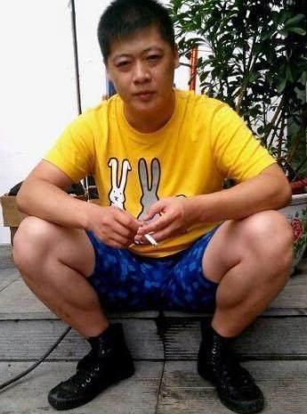 这个人就是默默无闻的贺树峰:但本山大叔有个徒弟,却没那么幸运了,跟