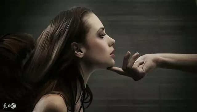 "女人离婚,就是为了两张嘴"