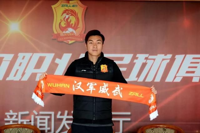 欢迎|李行加盟武汉卓尔