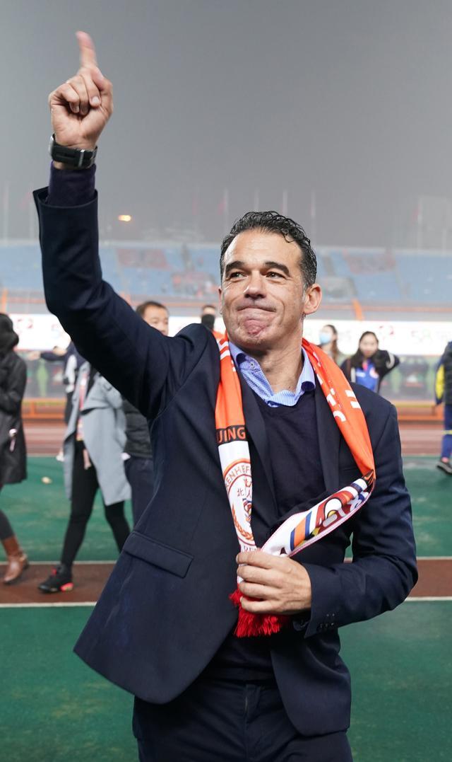 中超-北京人和主场2-0新疆成首支升级球队