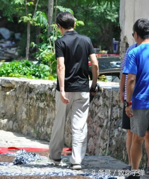 疑似《手机2》北京山村开拍 葛优范伟张国立在