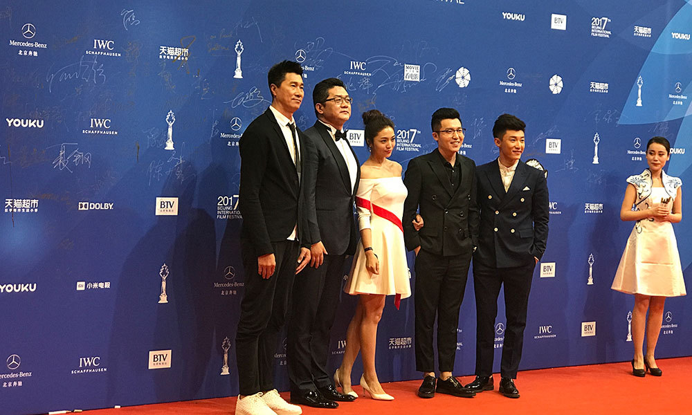 《谁是球王》主创团队。导演裘仲维，著名体育节目主持人张斌，前国足队员符兵，演员代旭，尹航。