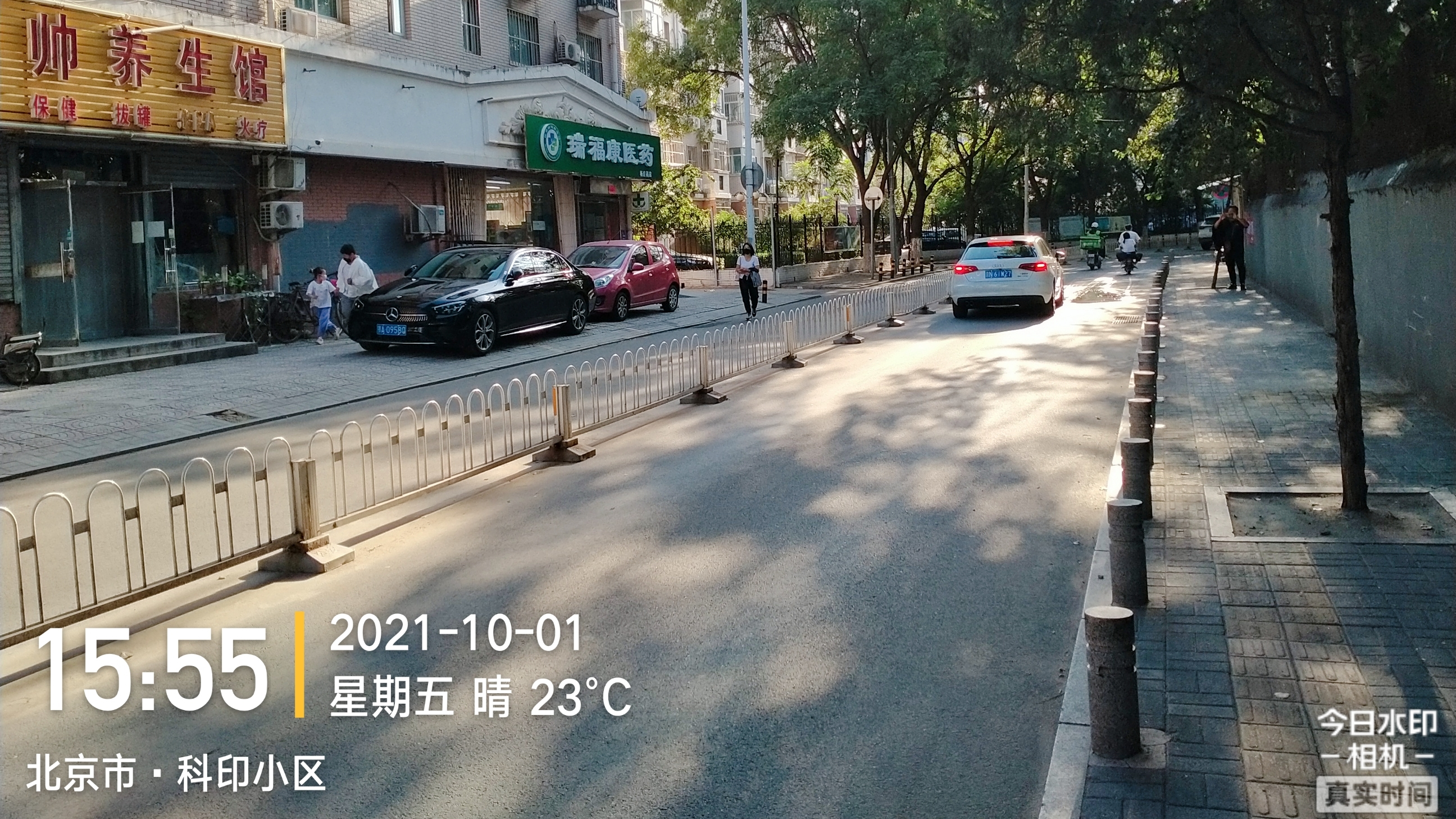 街乡治理“新速度”丨紧急修复破损路面 全力保障居民出行安全