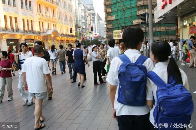 初中孩子开始早恋,怎么办?父母在不同阶段,分