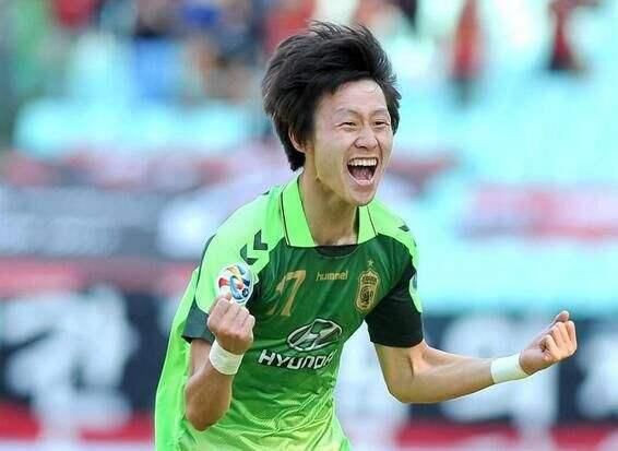 磅!山东鲁能欲引进25岁王牌中场 他若来球队明