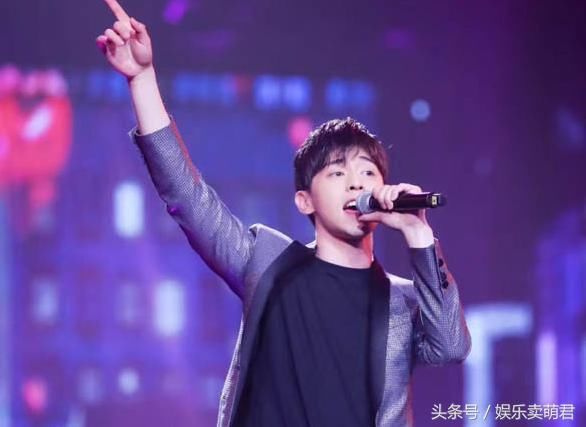 邓伦对迪丽热巴的这个动作,把你迷倒了吗?