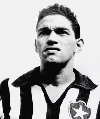 世界历史上最伟大的10大足球巨星,你觉得这个