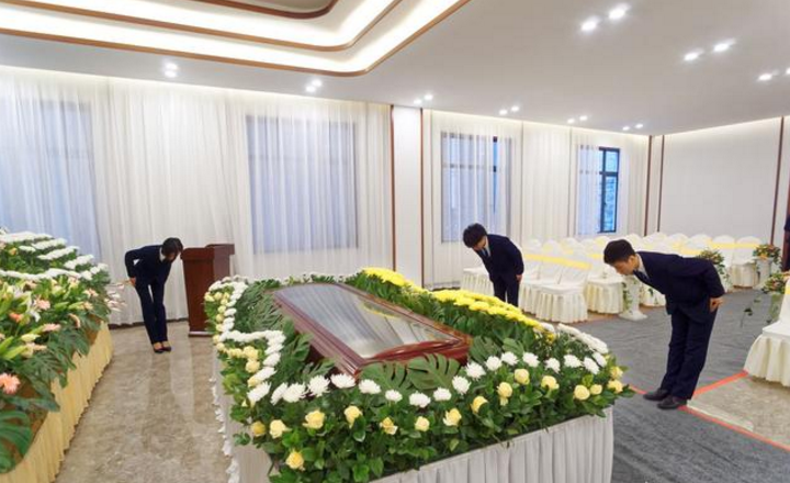 为什么人死了抬着会特别重?