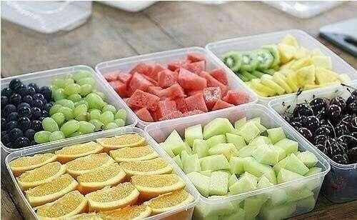 街头常见的现切水果,10元1斤你买吗?付钱时