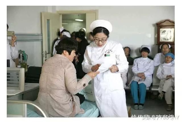 每晚用维生素E加它擦脸,祛斑效果看得见