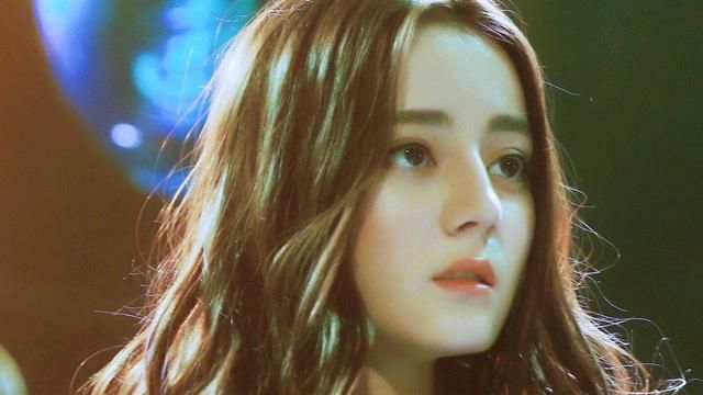 著名球星帕托多次表白迪丽热巴,球迷全体起哄