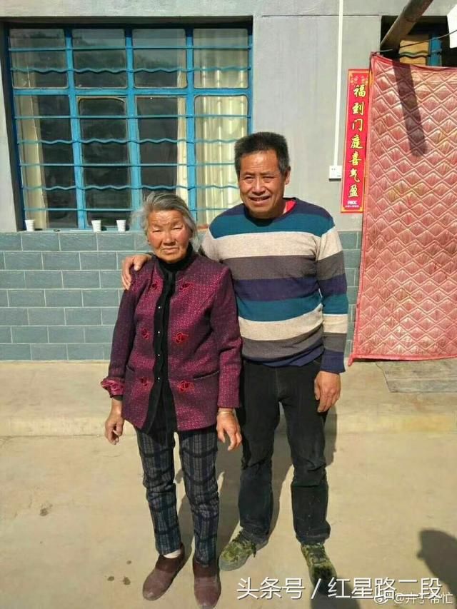 捡个娘回家 奉养18年,52岁的他为捡来的娘苦