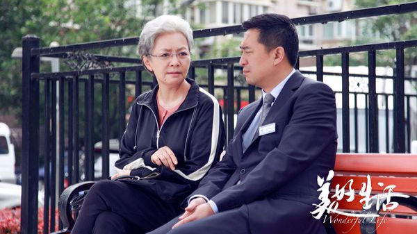 宋丹丹、张嘉译剧中演母子 二人诚邀您看剧 宋丹丹、张嘉译剧中演母子 二人诚邀您看剧