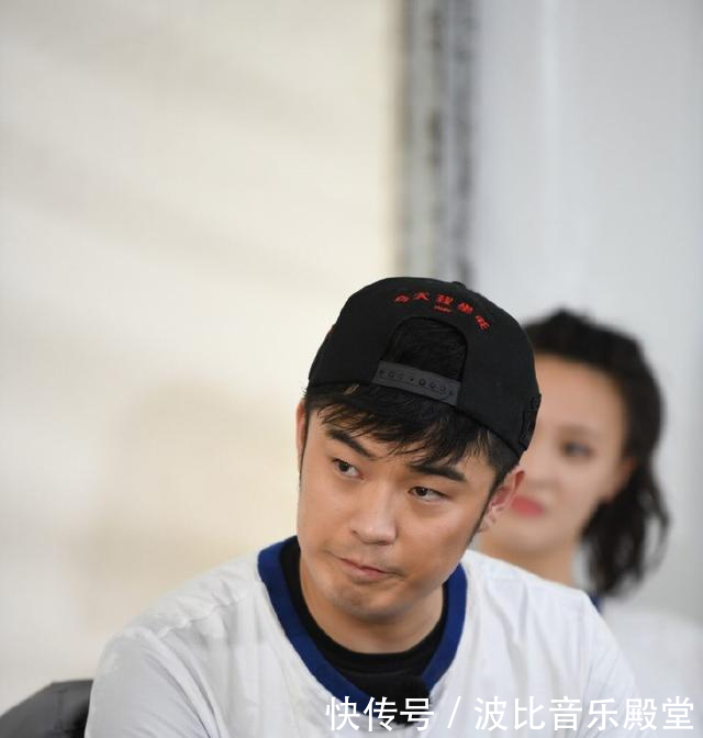 跑男幕后花絮鹿晗暖心安慰痛哭的陈赫,轻拍脑