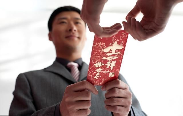 岳父60岁生日 我发1000元红包 酒桌上我妈说一