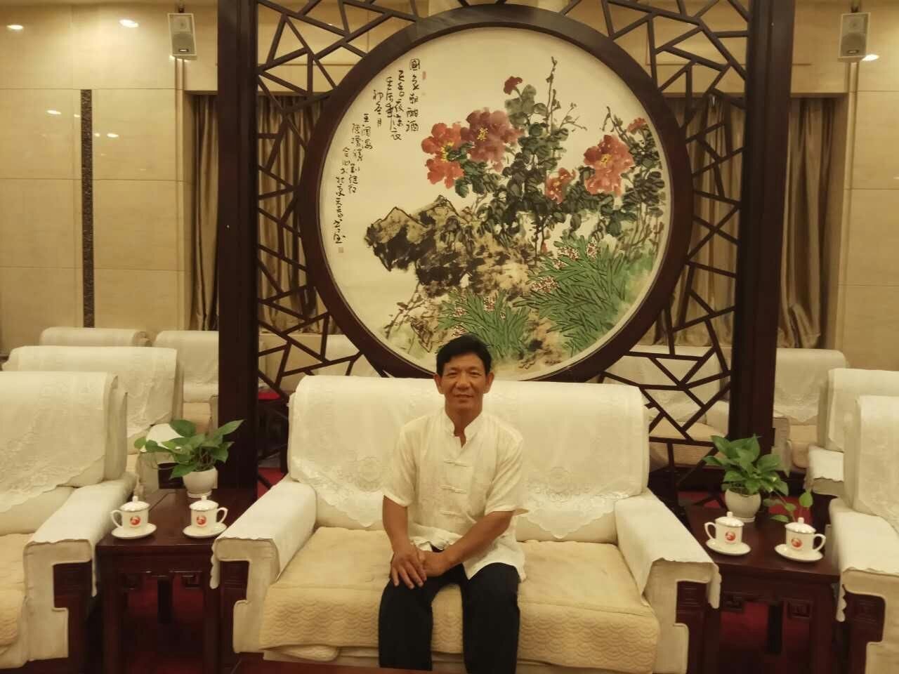 北京著名书法家刘俊领书法长卷捐献西柏坡