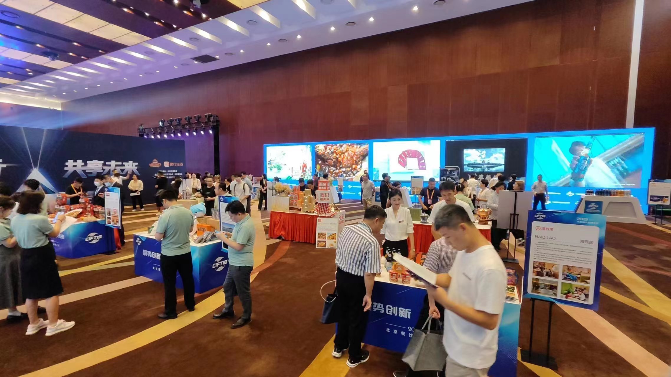 瑞幸超了兰州拉面?!这是个什么排名呀? 瑞幸超了兰州拉面?!这是个什么排名呀?