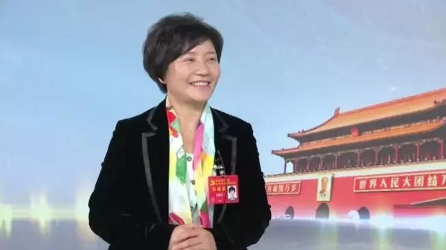 这个外嫁进村的媳妇不简单,16年带美了一个村! 这个外嫁进村的媳妇不简单,16年带美了一个村!