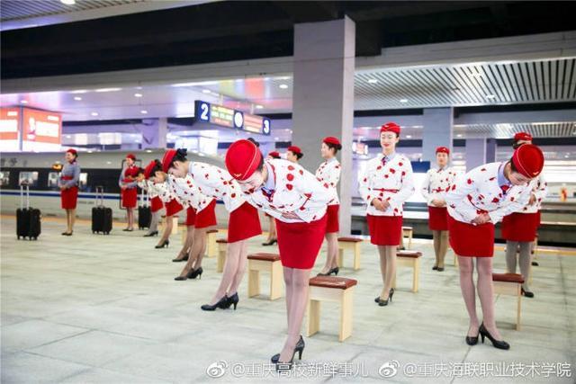 高校空姐礼仪快闪秀 整齐划一引围观 网络热点 第7张 高校空姐礼仪快闪秀 整齐划一引围观 网络热点 第7张