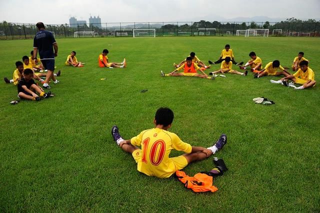 每日镜报》:恒大足校设施惊人,将是中国足球崛
