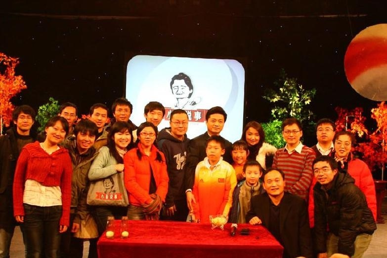 安娜再次喊话冯小刚: 张国立捐的什么学校只管