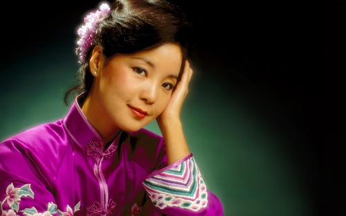 除了用高科技"复活"邓丽君,我们还能怎样怀念她?