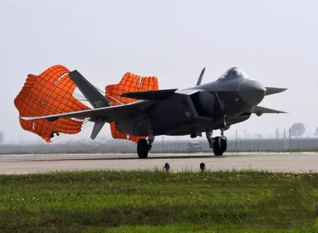 亚洲最强歼20战机现身阅兵正面霸气照帅瞎你