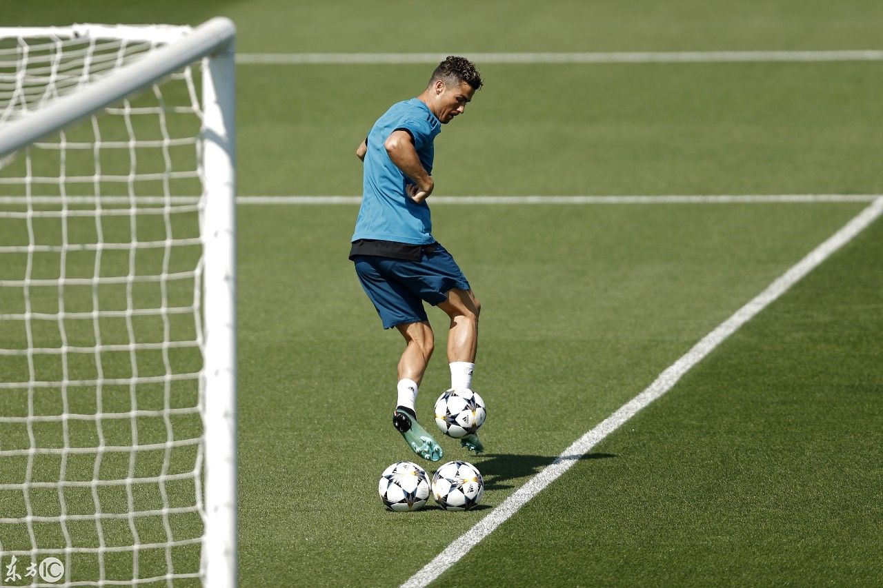 皇马集体备战欧冠决赛,C罗这腿上的肌肉应该让