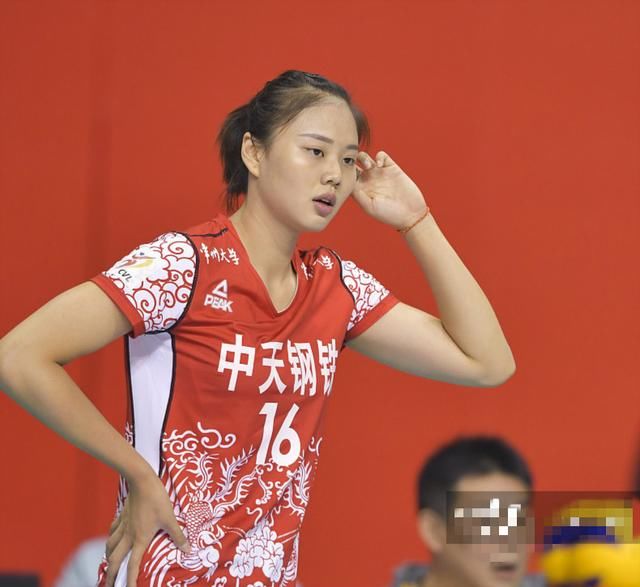 龚翔宇第一次主接一传 合格!打主攻还能切出小斜线 郎平开心死了