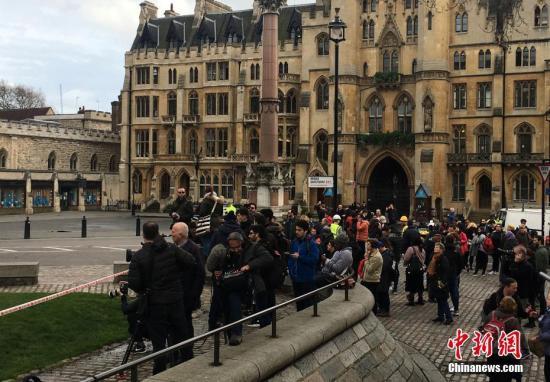 英国警方在议会大厦附近逮捕一名涉恐嫌疑人