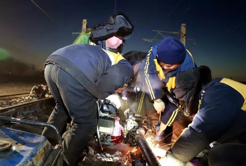 -40℃的“冷极村”，为了唯一的一趟列车……