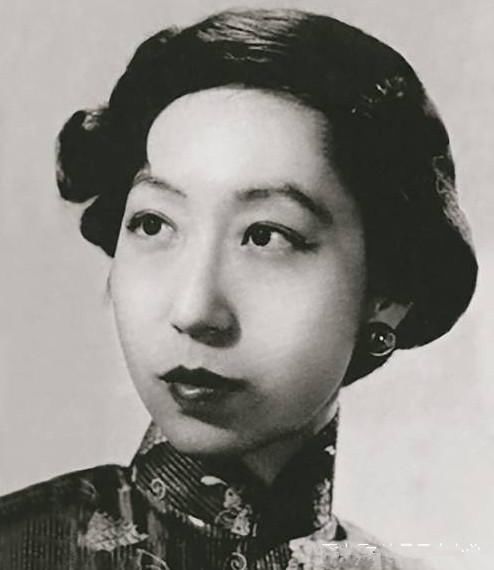 张爱玲:先嫁汉奸再嫁老汉,错爱一生,骨灰撒向太