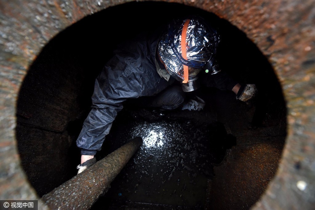 合肥:探访坚守19年的城市"掏粪工"