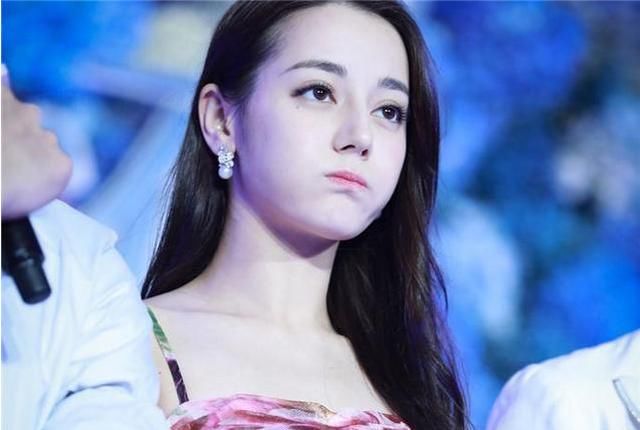 大家见过泳装迪丽热巴,网友:这次真看到了