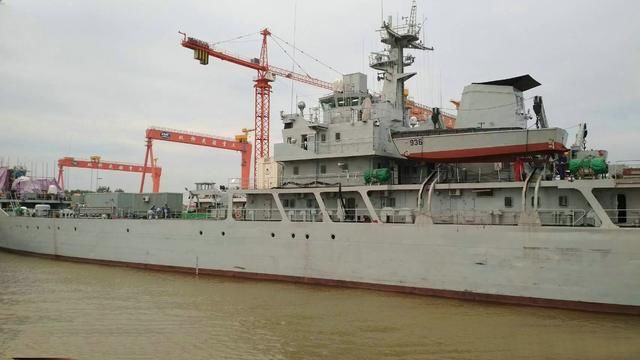 中国电磁轨道炮上舰了?可发射极速炮弹 能倾泄