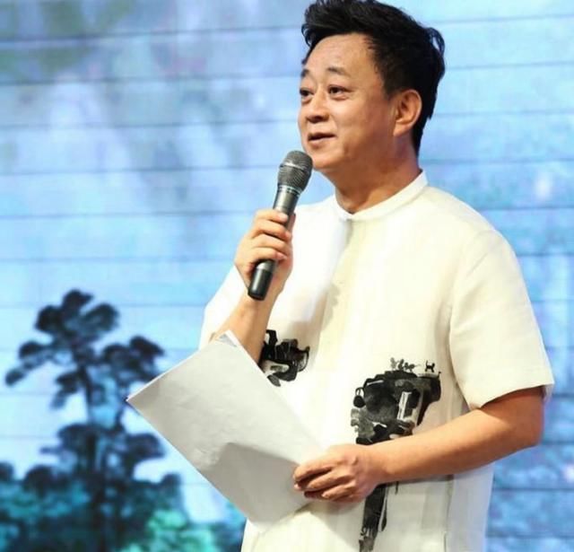 朱军回应性侵传闻,受害人称:有人要我删除微博