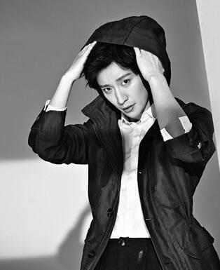 有传言称乔任梁生前遭到虐待所以左手臂失踪,寿衣更是跟某人同款