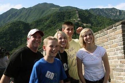 老外纷纷来中国游玩,第一次看见长城,愣住:实在