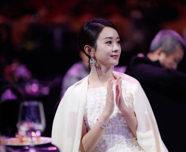 星光大赏撞尖叫夜,杨幂成全场最忙!最崩溃的是