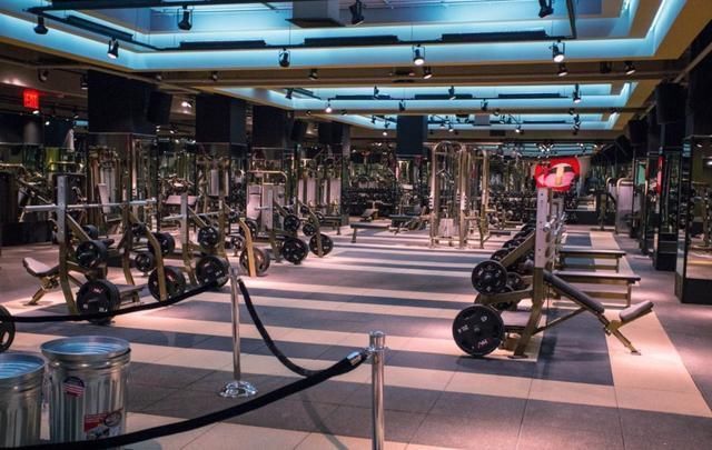 卧推架只能练胸?学会这些动作,让你练遍全身肌