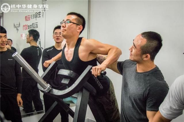 2018年考健身教练证需要多少钱?需要什么报名