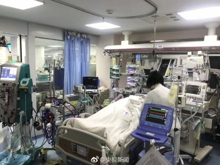 正在医生们感到绝望的时候，就在接上仪器72小时之后，病人的心脏突然抖动了一下，慢慢恢复了部分的机体工作，在一天半的不懈努力之下，奇迹降临，病人终于活了过来。