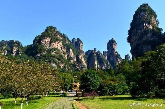 六七月份去张家界游玩需要带什么衣服、山里会