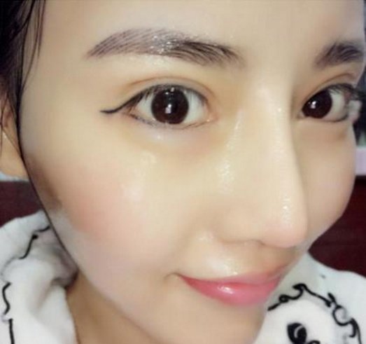 奶奶告诉我:有一种便宜药膏,专治皱纹,眼袋!看