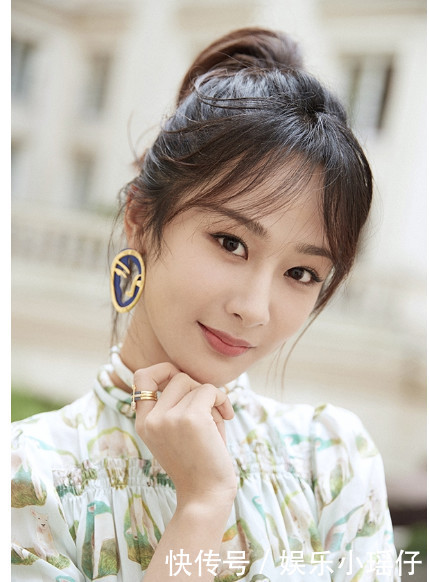 杨紫近照整容后遗症?面部表情崩塌,网友:有种