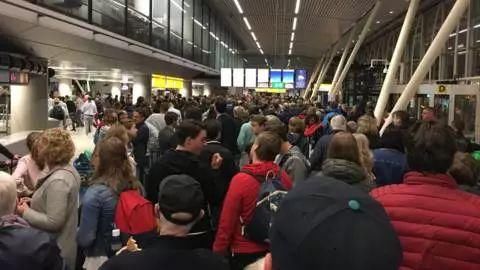 荷兰机场电力故障飞机误点,索偿申请似雪片而