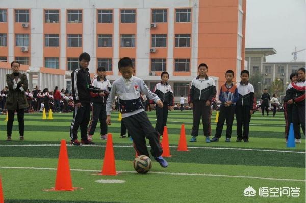 中国足球到底要钱要脸?巴西穷人家庭孩子足球