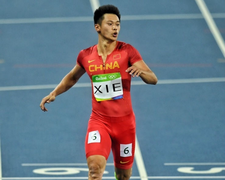 全运会百米飞人大战 谢震业夺冠击败苏炳添