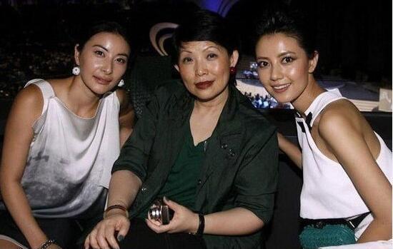 郭晶晶与高圆圆合影曝光 高贵气质不输女明星